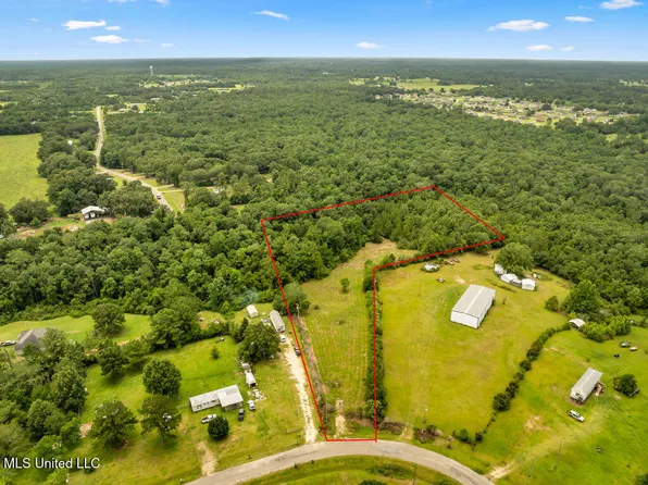 296 Old Creek Rd, Picayune, MS 39466