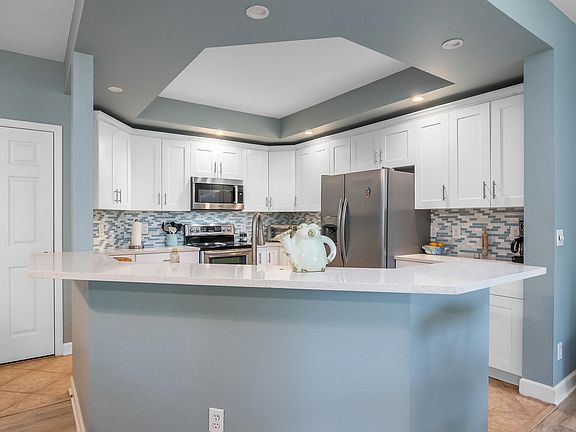 5th image of 133 Vintage Bay Dr Unit 3