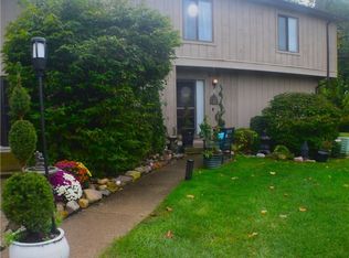 7390 Creekwood Dr, North Royalton, OH 44133