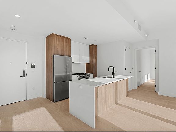 5th image of 224 W 124th St #1103