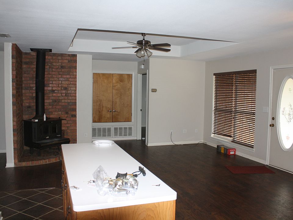 2nd image of 301 Robinwood Dr