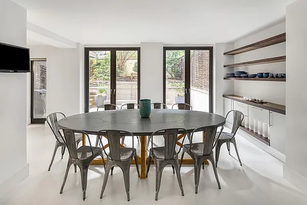 Sold by Coleman Real Estate Group | media 22