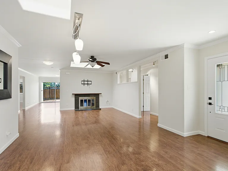 215 Longridge Rd — Photo 13