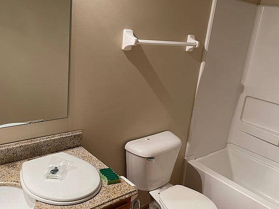 4th image of 2618 Augustwood Dr