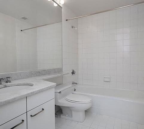 4th image of 301 W 57th St APT 28E