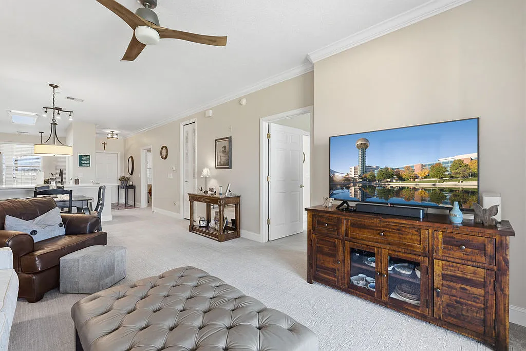 2 bed, 1195 sqft, $2,400 — Photo 4