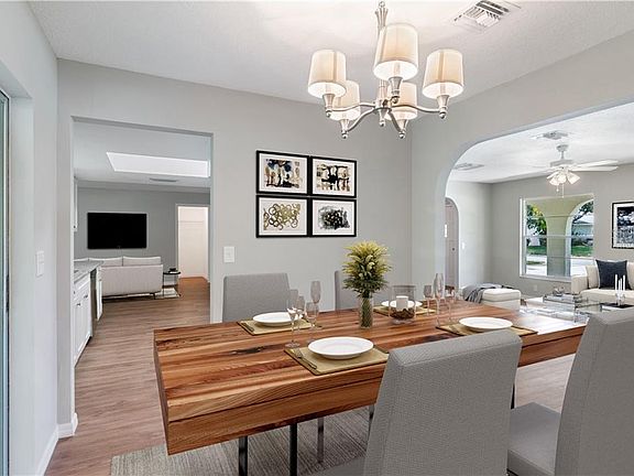 3rd image of 4716 Palm Aire Cir