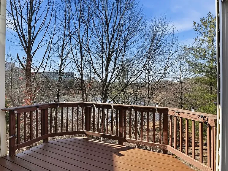 4550 Fair Valley Dr — Photo 13