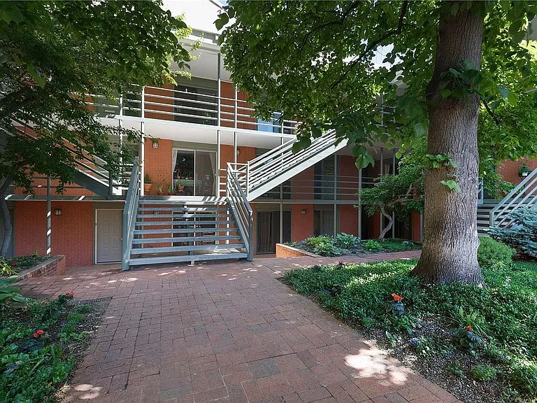 625 Pearl St #28 — Photo 6