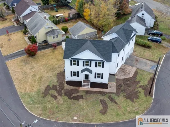 39 Lowell St, Iselin, NJ 08830