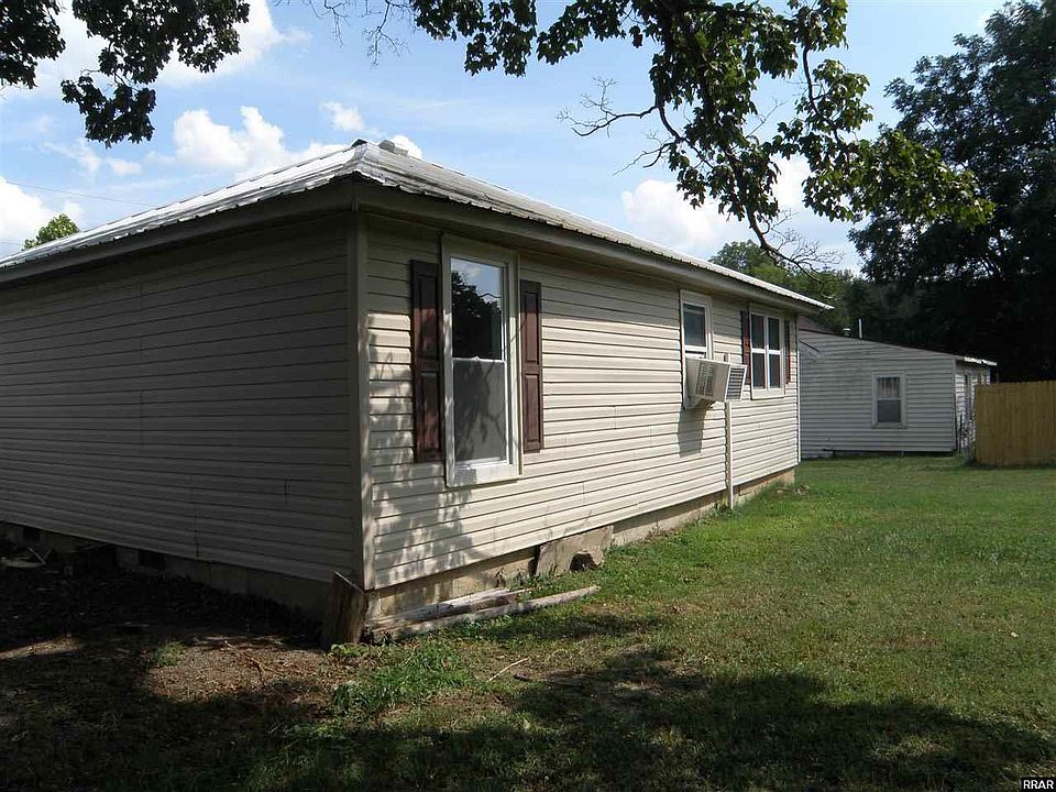 2nd image of 429 Oakdale St