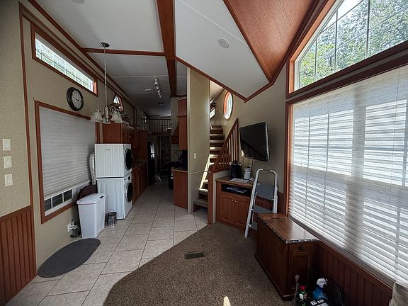 5th image of 4-30 Woodhaven Dr E