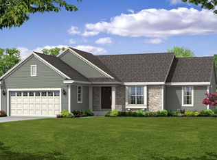 525 Emerald Hills Dr, Fredonia, WI 53021