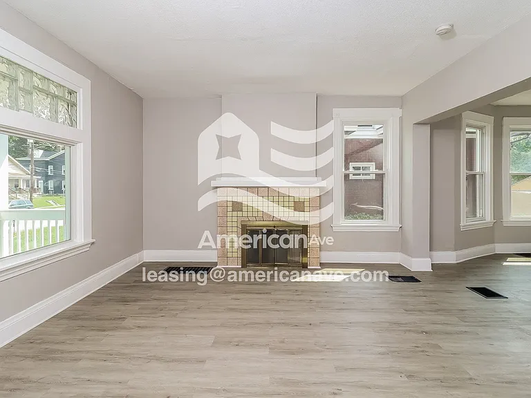 528324_005_wm_-_living_room_13062446.jpg