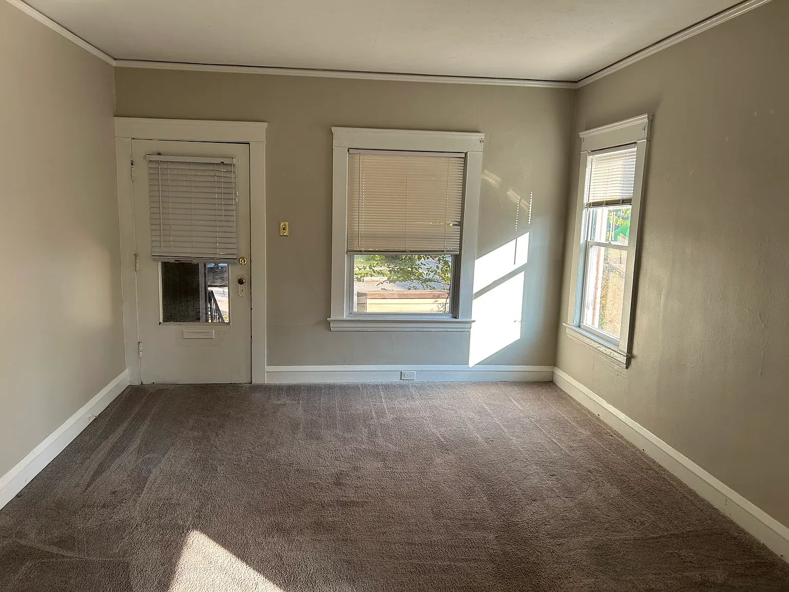 2 bed, 900 sqft, $1,050 — Photo 2