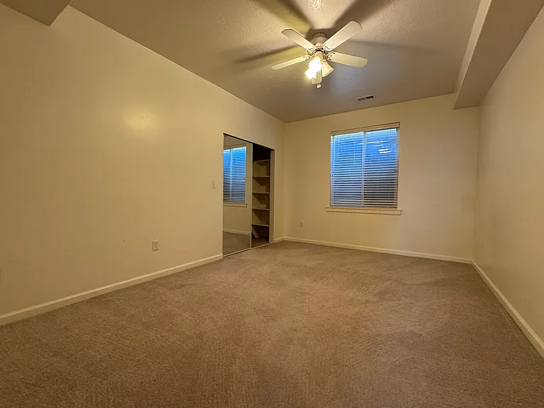 4047 W Hollandia Ln — Photo 11