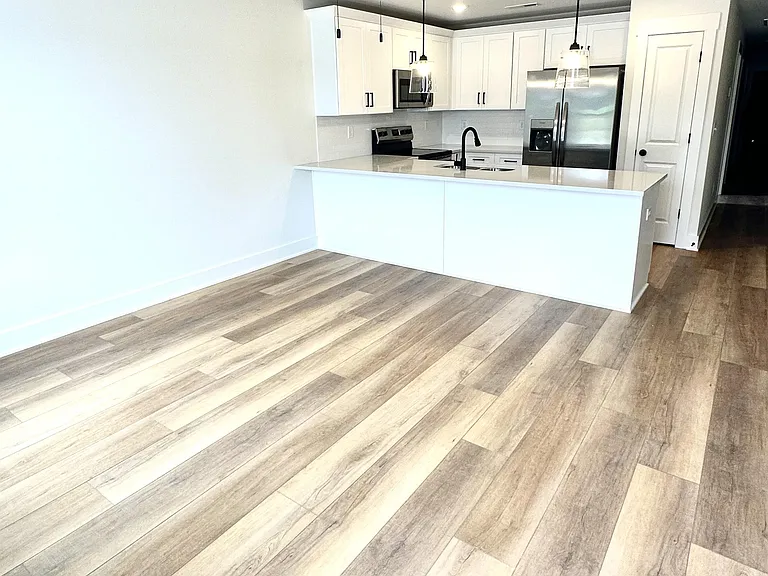 216 Victor Reiter Pkwy #B — Photo 2