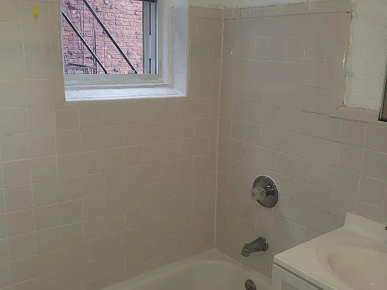 Randolph Manor Apartments — Photo 26