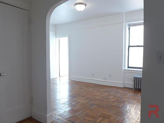 2nd image of 4791 Broadway APT 4L