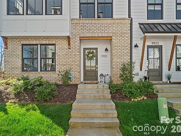 3rd image of 11921 Fiddlers Roof Ln