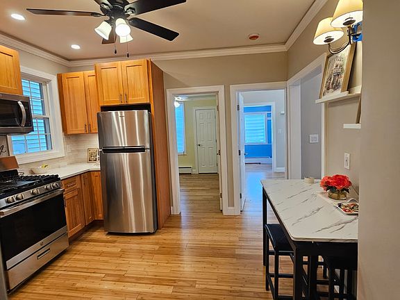 3rd image of 29 Willard St APT 2