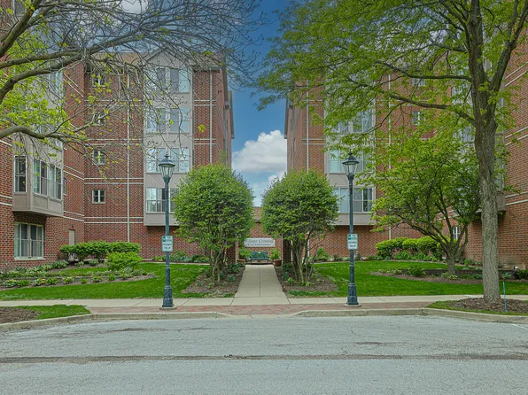 27 E Hattendorf Ave Unit 213, Roselle, IL 60172