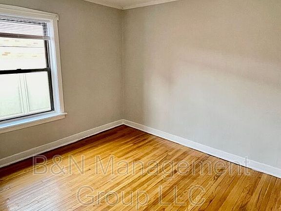 4th image of 914 W Oakdale Ave APT 3W