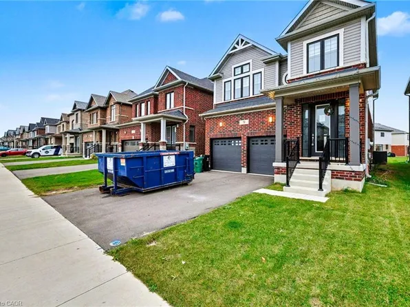 9 Prince Philip Blvd, Ayr, ON N0B 1E0