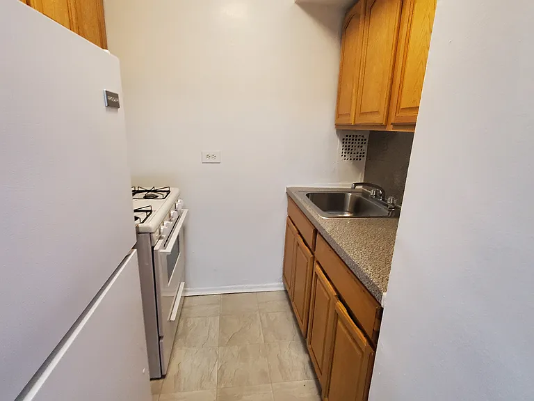 399 Ocean Pkwy #3J — Photo 4