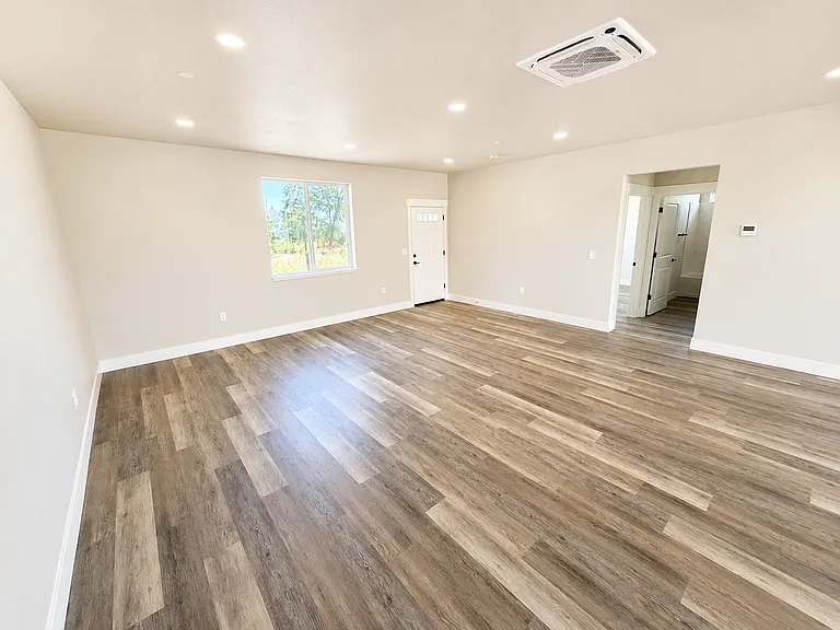 5579-5581 Linrich Ln — Photo 6