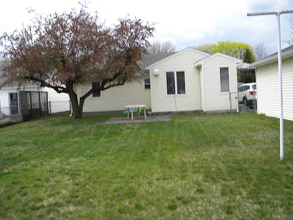 5th image of 2 Carol Ann Dr