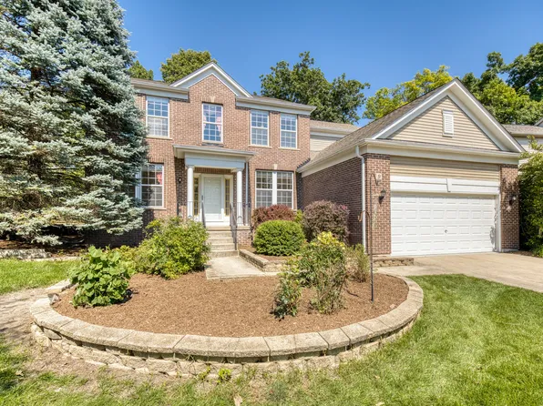 9 Sagebrush Ct, Streamwood, IL 60107