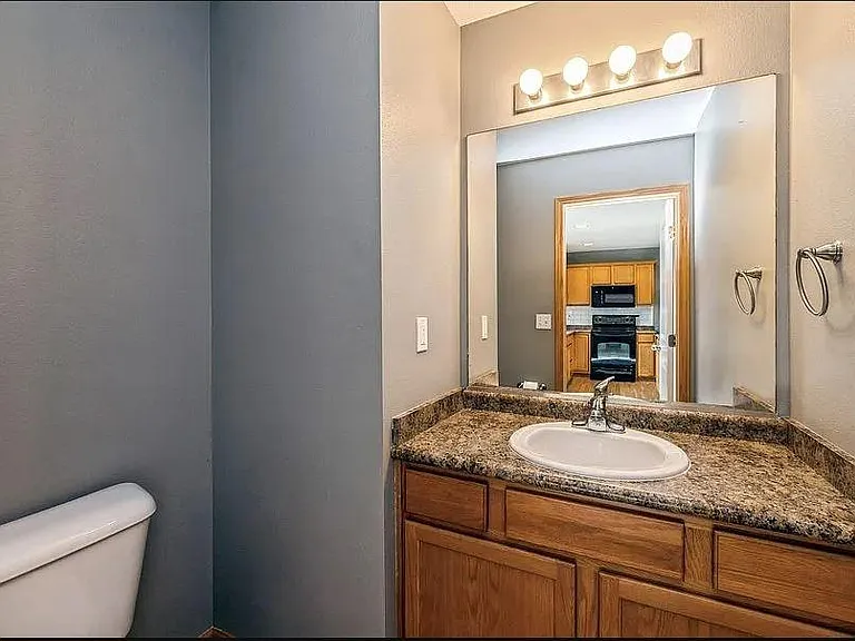 15506 Townsend Ave — Photo 8