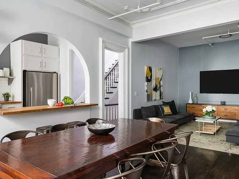 347 W 51st St #2 — Photo 19