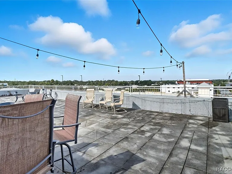 302 SE Broadway St #460 — Photo 32