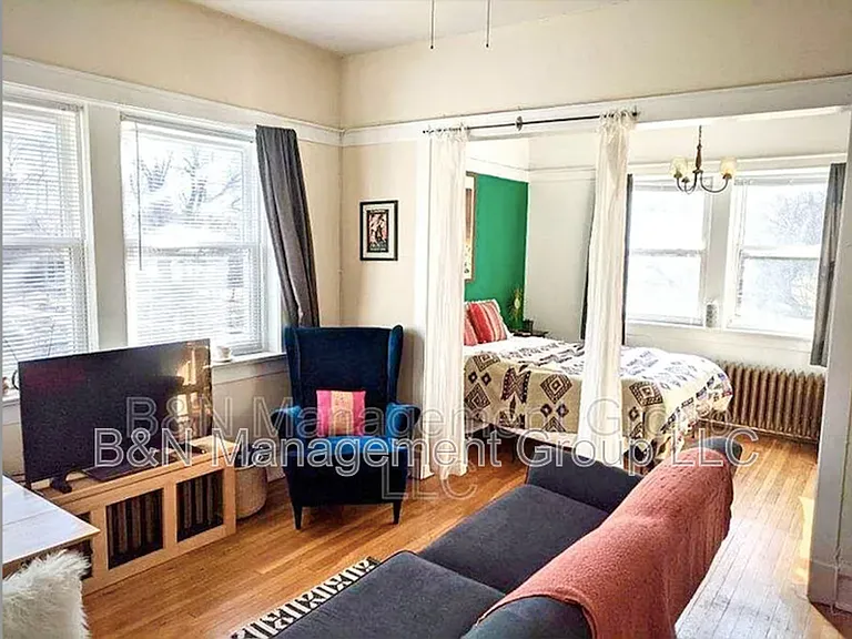 1061 W Dakin St #2 — Photo 1