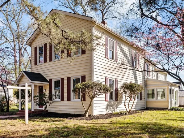 302 Main St, West Point, VA 23181