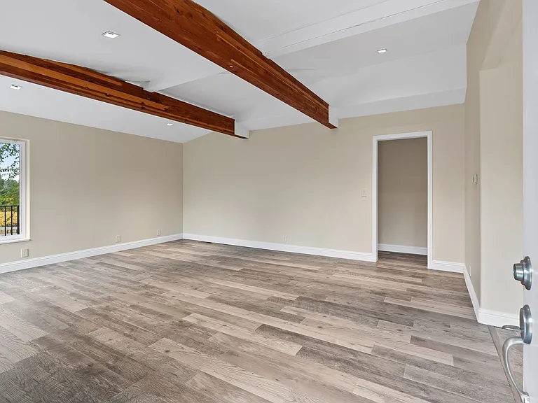 1543 Estee Ave — Photo 3