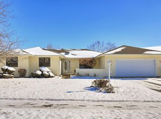 804 Jeffery Dr, Mahomet, IL