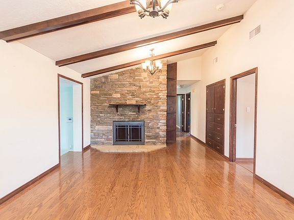 5th image of 4821 NW Cheryl Blvd