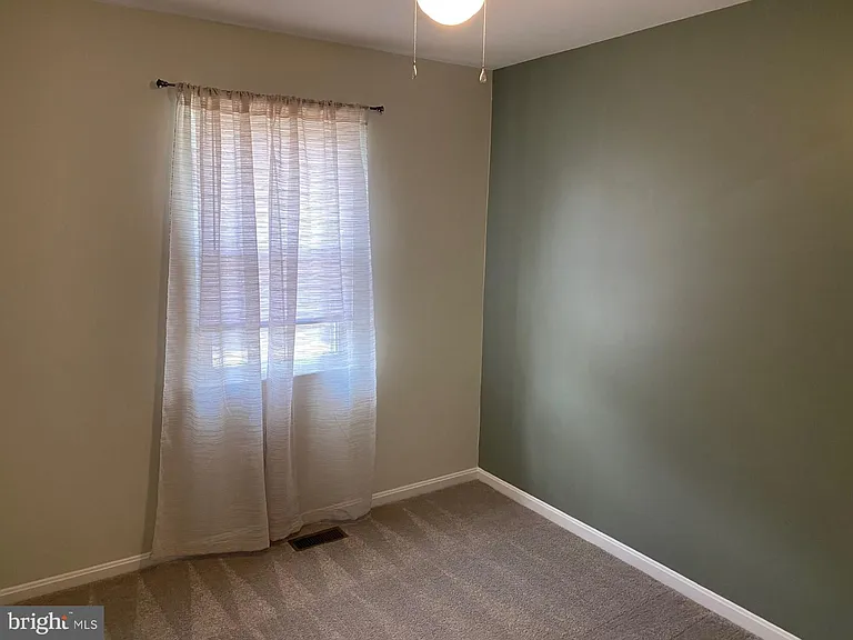 1210 Thomas Jefferson Pl — Photo 5