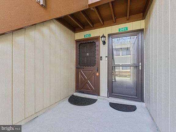 4th image of 115 E Kings Hwy Unit 243