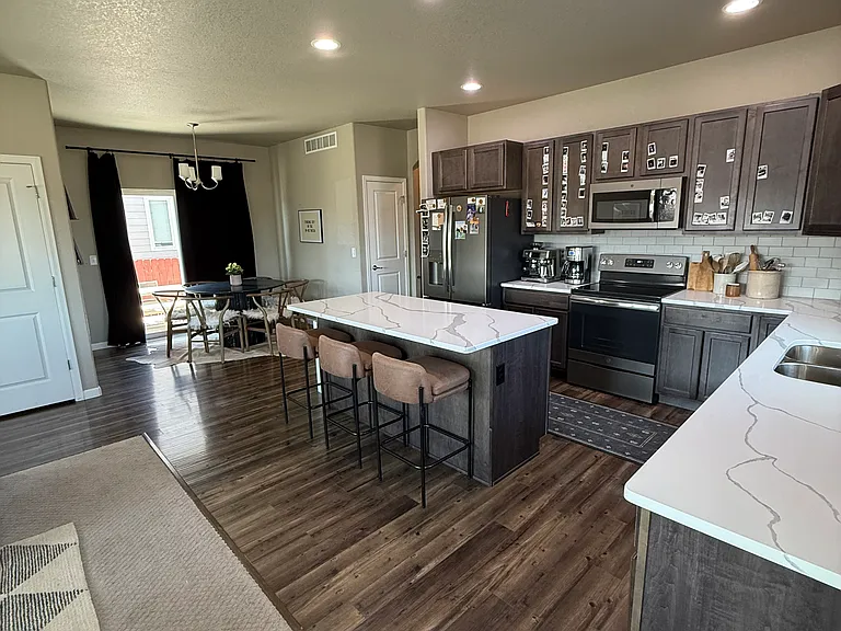 405 Ash St — Photo 2