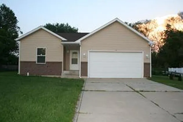 1607 Greenway St photo 1