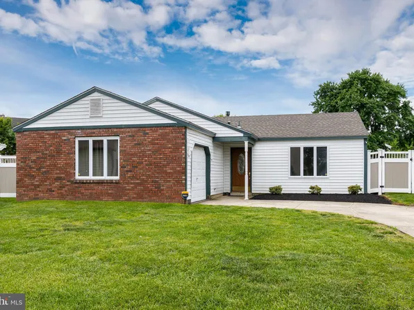 107 Cardinal Ct, Logan Township, NJ 08085