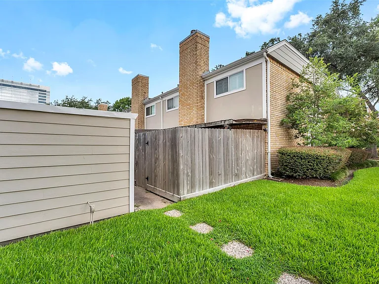 1553 W Sam Houston Pkwy S — Photo 34