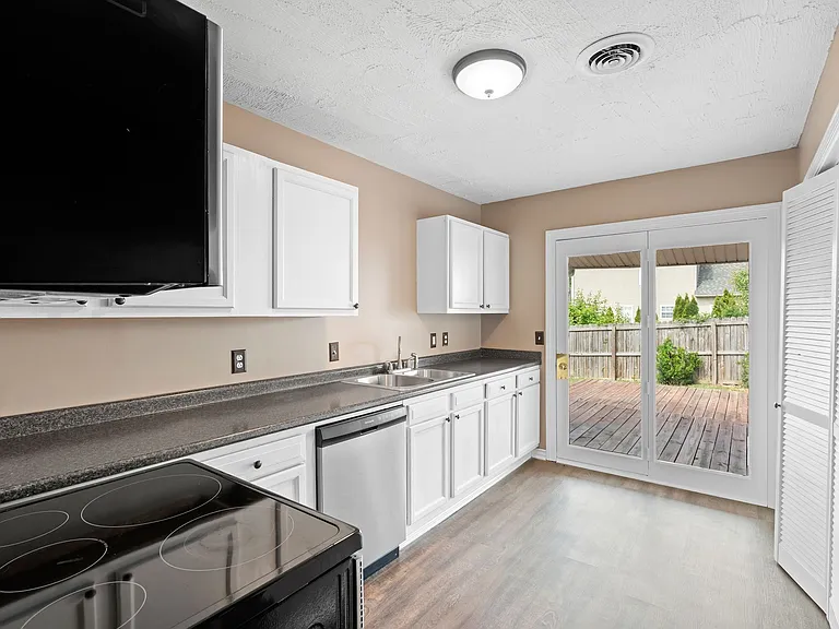 7305 Weston Way — Photo 13