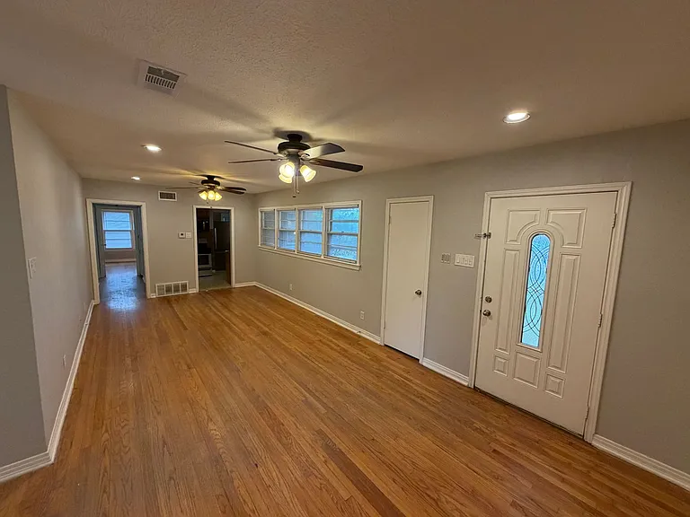 4317 Clay Ave — Photo 6
