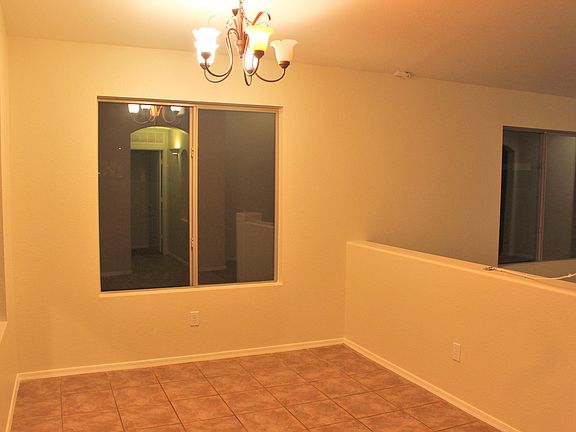 4th image of 817 S 122nd Ave