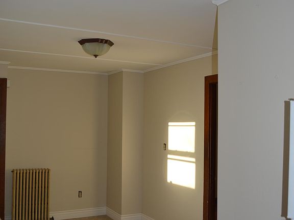 Kitchen (another view)